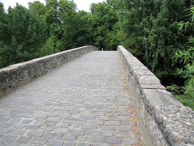 hat man diese Brücke überquert ist man definitiv in Pamplona