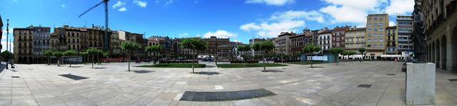 Breitbildfoto vom Plaza del Castillo