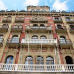 die Fassade des Café Iruña. Stammlokal von Hemingway