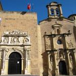 die schöne Fassade vom Museum von Navarra