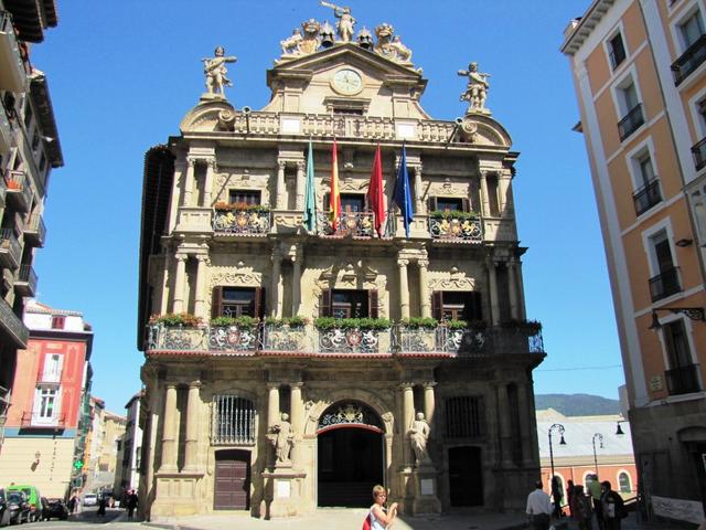 das Rathaus von Pamplona 18.Jh. mit seiner barocken verspielten Fassade