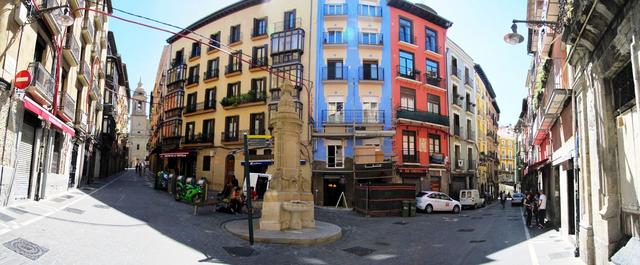 Breitbildfoto Plaza de Navarreria wo abends die "botellón" stattfinden