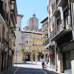 wir haben die Iglesia de San Nicolás verlassen und schlendern weiter durch die Gassen von Pamplona