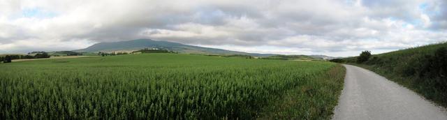 Breitbildfoto mit Blick Richtung Alto del Perdón