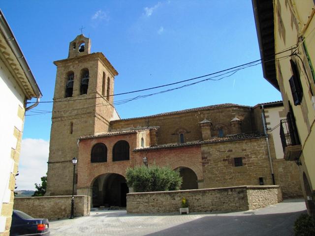 die Kirche von Uterga. Die Kirchen sind besser gepflegt als in Frankreich aber oft geschlossen