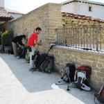 Rucksack ablegen und ein Getränk bestellen. Wir haben die Pilgerunterkunft "Camino del Perdon" erreicht