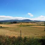 am Horizont sieht man den Bergkamm des Alto del Perdon