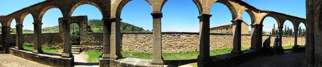 Breitbildfoto der Ermita Santa Maria de Eunate