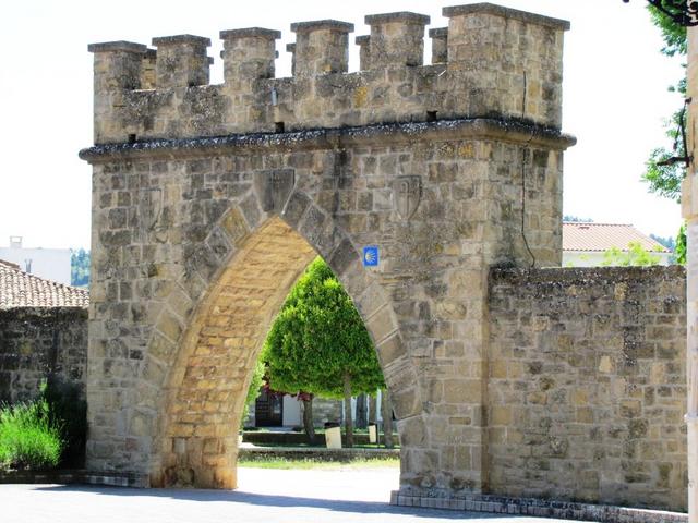 Türbogen zu der Plaza de los Fueros