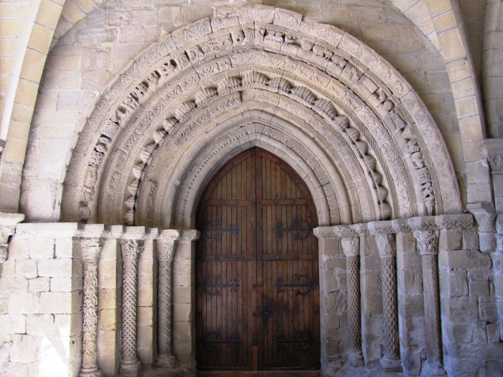 das schöne Portal der Iglesia del Crucifjo