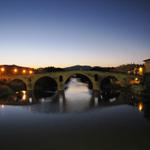 Puente la Reina bei Nacht