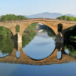 super schönes Breitbildfoto von der Puente de la Reina