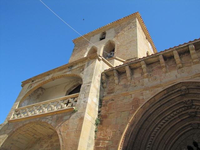 die Iglesia de San Román befindet sich auf der höchsten Stelle von Cirauqui