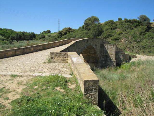 wir überqueren wieder ein Brücke. Diese ist aber nach altem Muster, neu erbaut