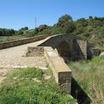 wir überqueren wieder ein Brücke. Diese ist aber nach altem Muster, neu erbaut