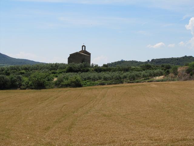 vor uns die kleine Kapelle Ermita de San Miguel 10.Jh.