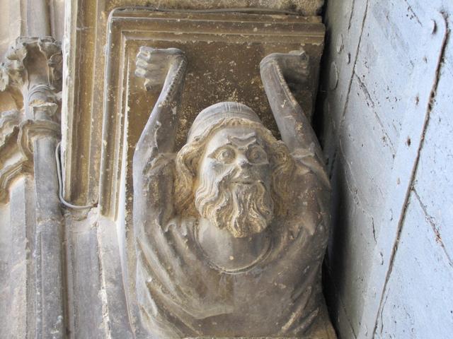 Figur beim Portal der Iglesia del Santo Sepulcro