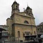 erreichen wir die Kirche San Juan Bautista bei der Plaza de los Fueros
