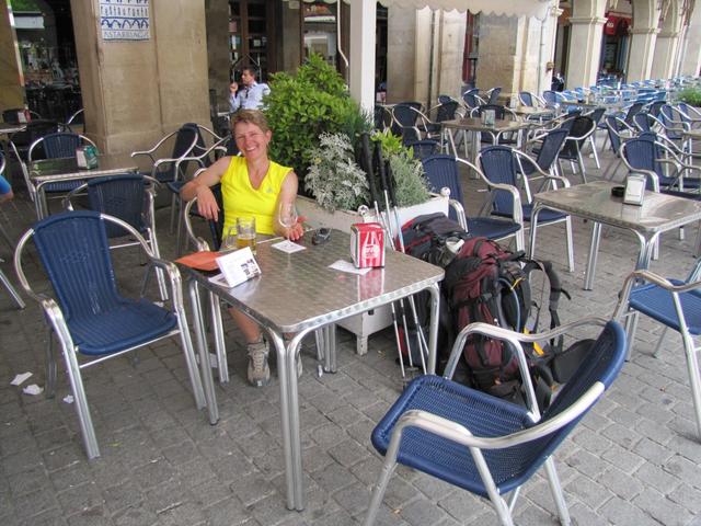 Im Restaurant Asadorastarriaga bei der Plaza de los Fueros haben wir ein Bierchen und ein Rosé zu uns genommen