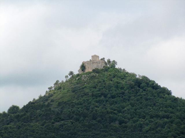 auf dem Pico Monjardin liegt die Wehrburg aus dem 10.Jh. einst ein wichtiges Bollwerk gegen die maurische Invasion