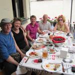 unsere Freunde Bernd, Barbara, Mäusi, Gunars und Jnese beim Nachtessen