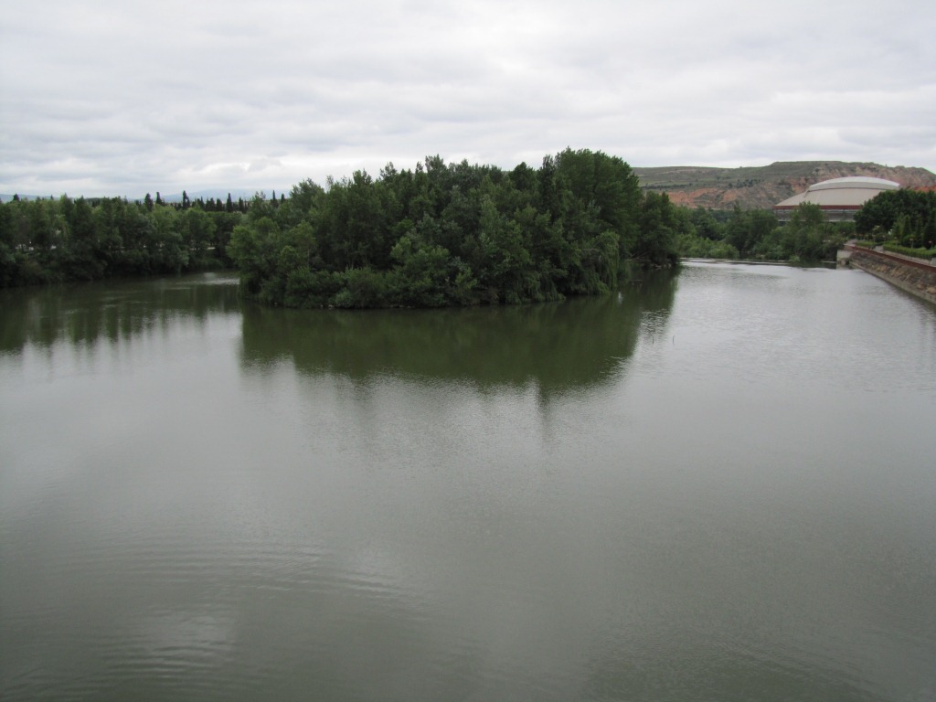 wir überschreiten den Río Ebro und befinden uns nun in Logroño die Hauptstadt der Region Rioja