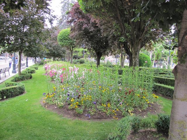 der Paseo del Espolón ist eine Kombination aus Park und Prachtpromenade