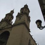 mit barocken Zwillingstürme der Kathedrale Santa María de la Redonda