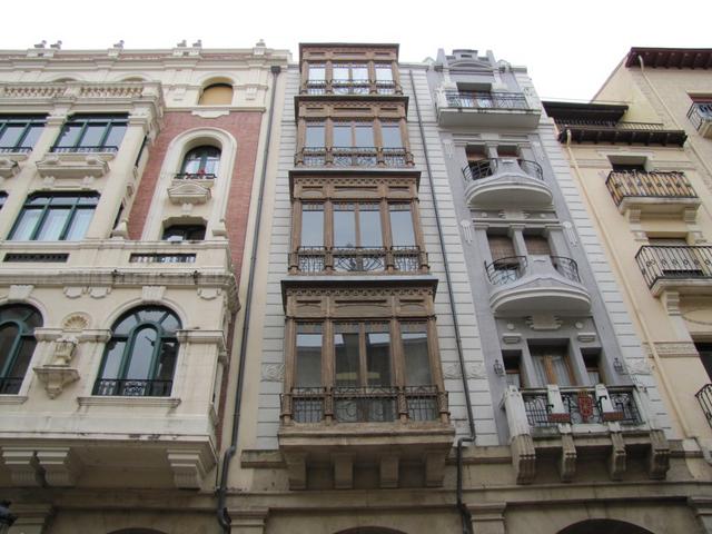 in der Altstadt von Logroño besitzen viele Häuser solche schöne Fassaden