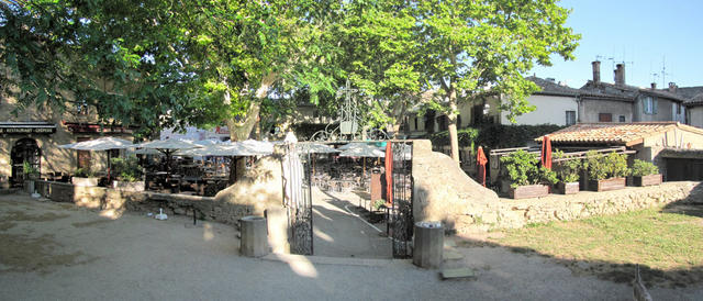 Breitbildfoto vom Hauptplatz in der Cité