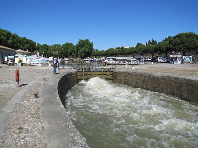 Wasser wird in die Schleuse gepumpt