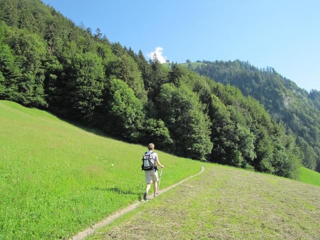 bei Winklen 819 m.ü.M führt der Weg im Wald