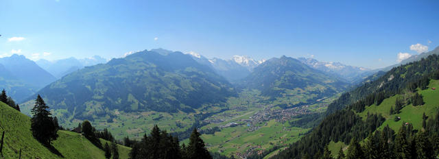 Breitbildfoto. Frutigtal, Kiental, Frutigen, Kandertal und Engstligental