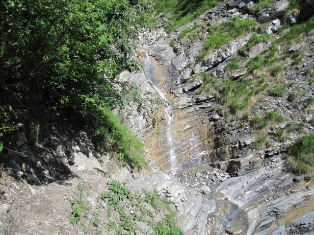 wir erreichen einen kleinen Wasserfall