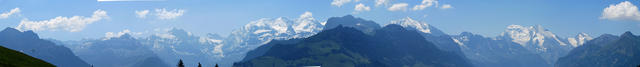 sehr schönes Breitbildfoto mit dutzende von Berner Oberländer Berge