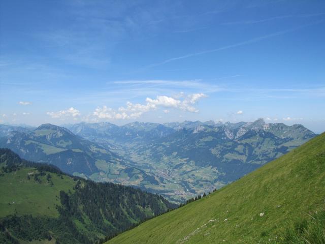 Blick ins Niedersimmental, Gantrischgebiet und Stockhorn