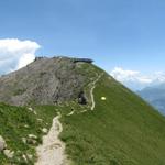 kurz vor dem Niesen Kulm. Von hier starten die Gleitschirme