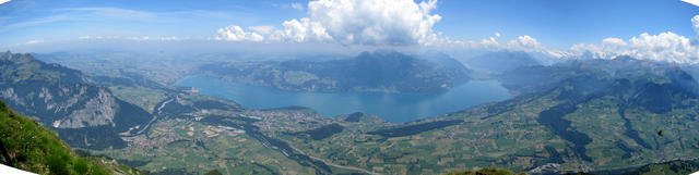 wunderschönes Breitbildfoto mit Thunersee und Brienzersee