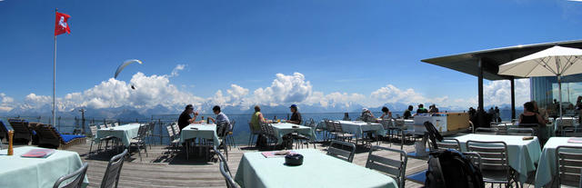 Breitbildfoto vom 2002 neueröffnetem Gipfelrestaurant