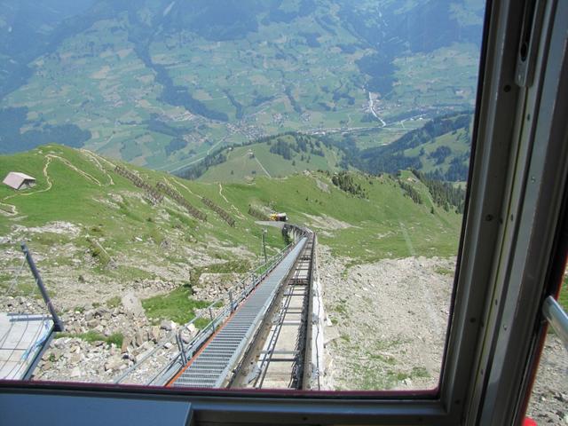 die Standseilbahn ist in 2 Sektionen eingeteilt und weist eine 68% Steigung auf