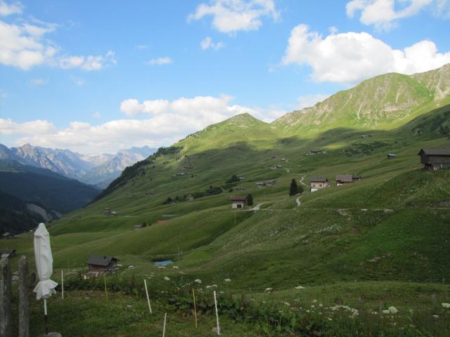 Blick zurück in das schöne Fondeiertal von Strassberg aus gesehen