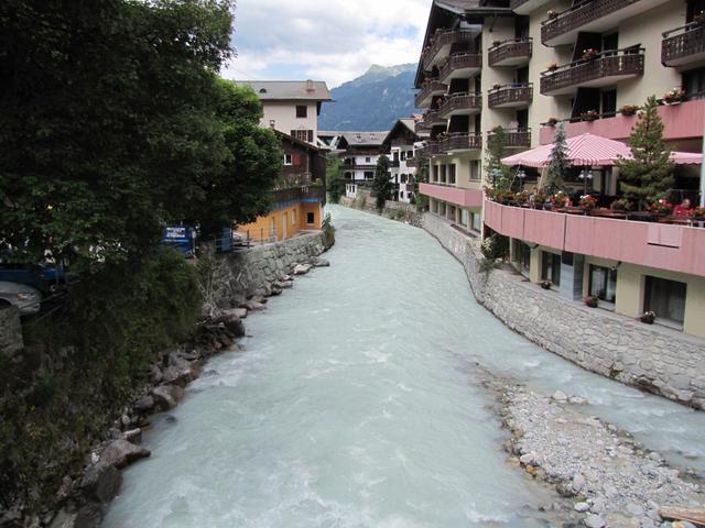 die weisse Landquart wegen dem Gletscherwasser bei Klosters 1206 m.ü.M.