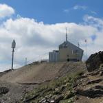 kurz vor dem Parpaner Rothorn biegt der Weg rechts ab zum Gipfelkreuz