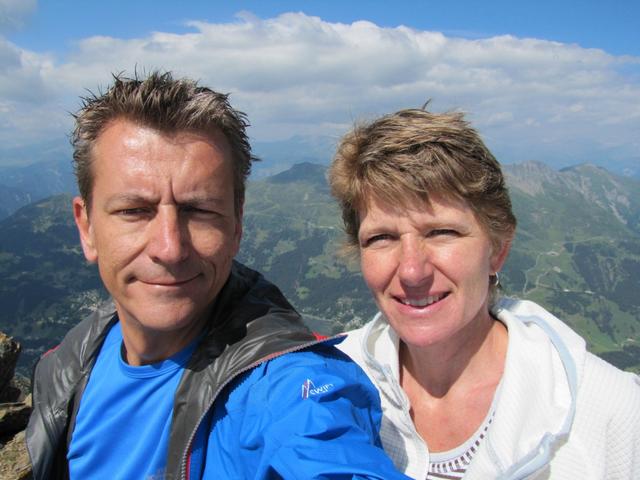 Gipfelfoto beim Gipfelkreuz vom Parpaner Rothorn