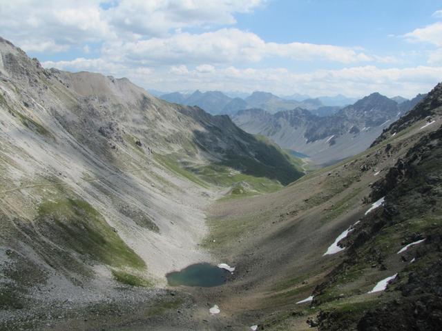 das lange Tal von Gredigs Älpli mit Totseeli und zu hinterst Älplisee und Plessur