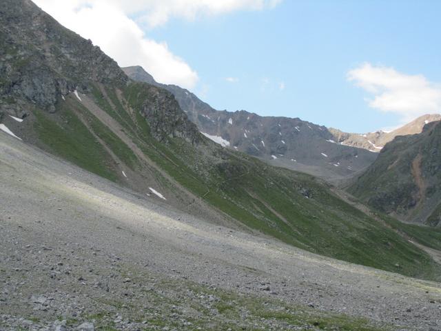 gut ersichtlich der Bergweg der zur Ramozhütte führt