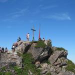 Blick zum Gipfelkreuz vom grossen Mythen