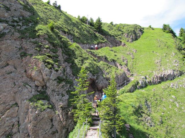 Blick hinauf zum Bergweg