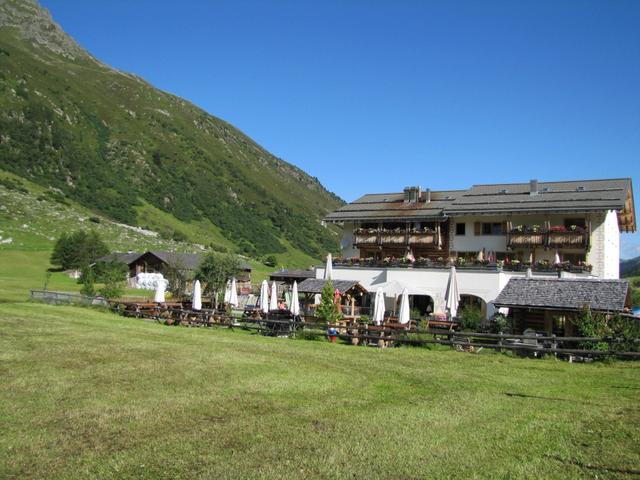 Blick zurück zum sehr schönen Hotel Walserhuus. Eine Übernachtung oder Nachtessen, sehr empfehlenswert