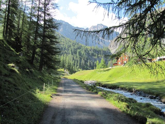 auf dem Weg zum Wasserfall